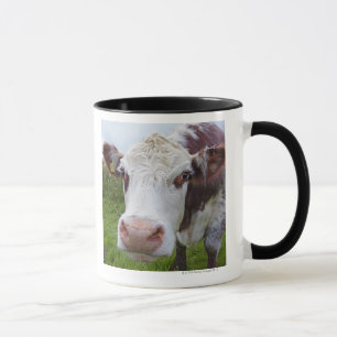 Caneca Única vaca que peerring na câmera