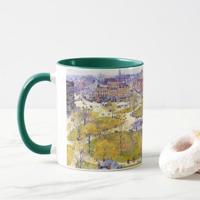Caneca Union Square na Primavera por Frederick Childe Has (Com Donut)