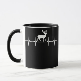 Caneca Veados atrás de galos de roe-buck, pastando