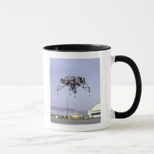 Caneca Veículo da pesquisa da aterragem lunar em vôo
