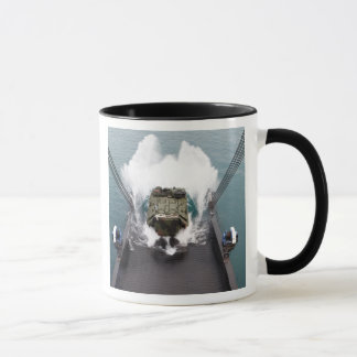 Caneca Veículos de assalto anfíbios desembarcados do USNS