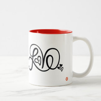 Caneca vermelha do amor com logotipo da KP