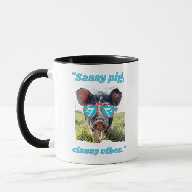 Caneca Vibes Clássicos do Suíno Sassy - Citação de Porcos (Esquerda)