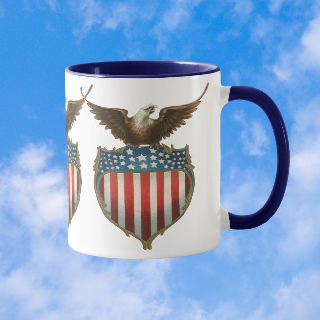 Caneca Vintage Patriotismo, Águia Orgulhosa sobre Bandeir (Criador carregado)