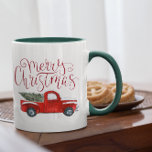 Caneca Vintage Red Truck Christmas Mug<br><div class="desc">“Bebê! Está frio lá fora"! Então, tenha certeza de aquecer com esta adorável caneca de Natal da Vintage Farmhouse. Apresentando um caminhão vermelho vintage para adicionar ao charme rústico. Estamos ligeiramente obcecados com xadrez e caminhonete vermelho com árvores de Natal nesta temporada. Os sotaques de madeira e as decorações de...</div>