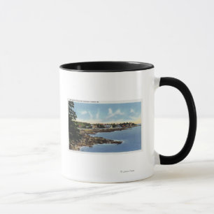 Caneca Vista ao longo do ponto do oceano, casas pelo mar