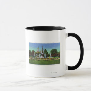 Caneca Vista com Capitólio Bldg do estado na distância