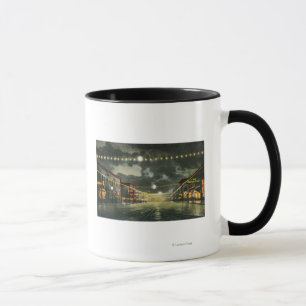 Caneca Vista da avenida de Hewitt na noite