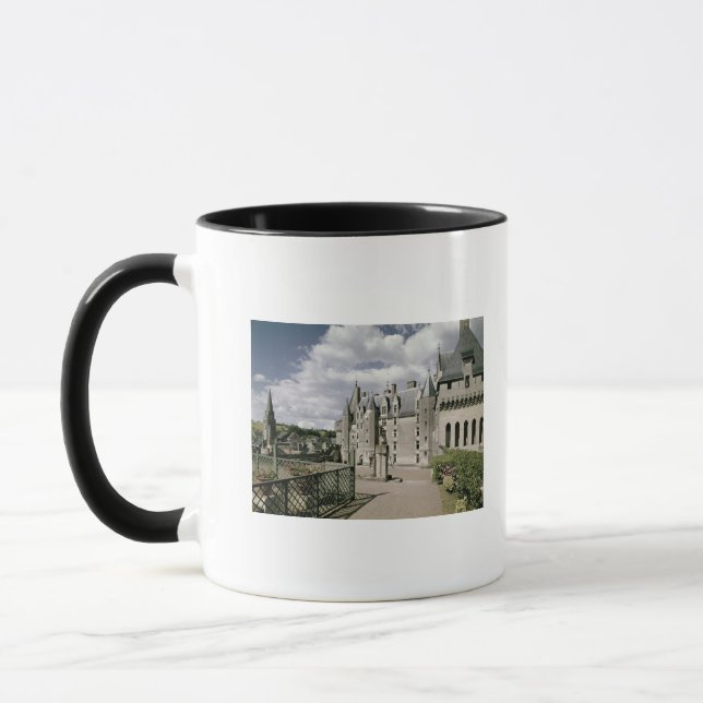 Caneca Vista da fachada ocidental do restaurado (Esquerda)