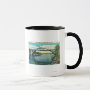 Caneca Vista da ponte de suspensão nova