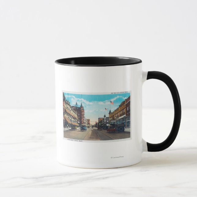 Caneca Vista da rua principal com carros Ford Model-T (Direita)