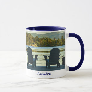 Caneca Vista das cadeiras no Adirondacks, NY de