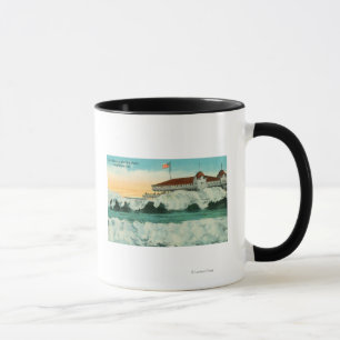 Caneca Vista de disjuntores gigantes e da sala de estar