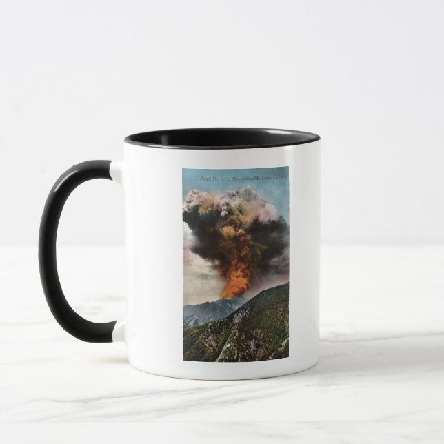 Caneca Vista de incêndio florestal em montanhas (Esquerda)