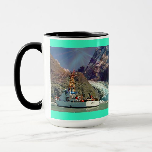 Caneca Vista de Montanha do Alasca com Barco (Esquerda)