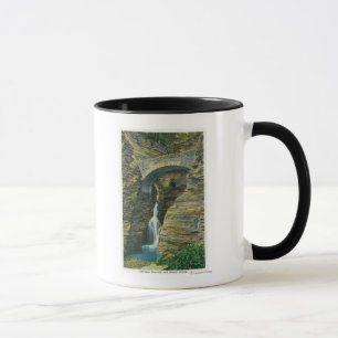 Caneca Vista de Ponte de Entrada e Cascata de Entrada