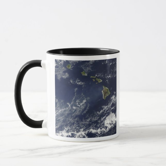 Caneca Vista de satélite do nevoeiro vulcânico (Esquerda)