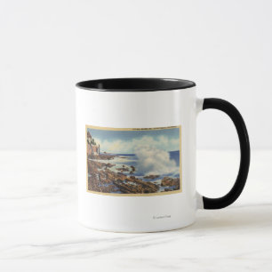 Caneca Vista de uma linha costeira típica