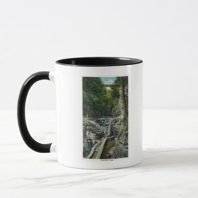 Caneca Vista de uma ponte de suspensão (Esquerda)