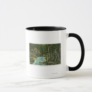 Caneca Vista do barco que olha acima os Rapids