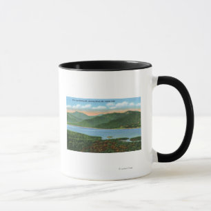 Caneca Vista do lago indiano e da montanha nevado
