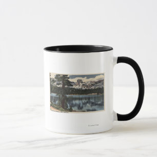 Caneca Vista do lago Mary & da serra alta Mts.