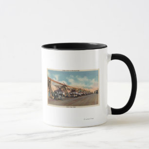 Caneca Vista dos Barcos de Pesca no Píer Municipal