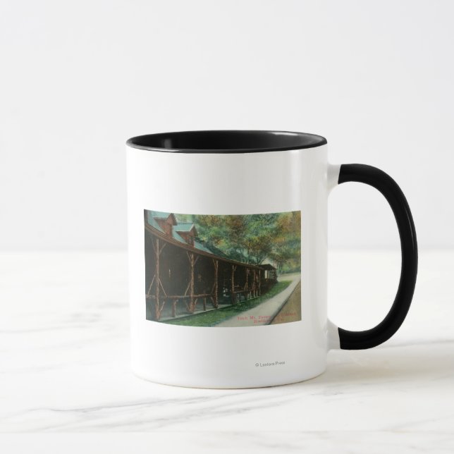 Caneca Vista exterior da Fitch Mt. Tavern e Roadway (Direita)