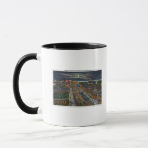 Caneca Vista geral da avenida do surf na noite