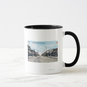 Caneca Vista ocidental da rua da garça-real da ponte