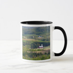 Caneca Vista panorâmica de terras agrícolas ao sul de Arc