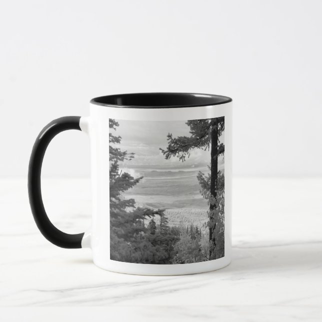 Caneca Vista para oeste a partir da crista de Sandia, Mon (Esquerda)