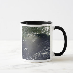 Caneca Vista por satélite das fugas de petróleo