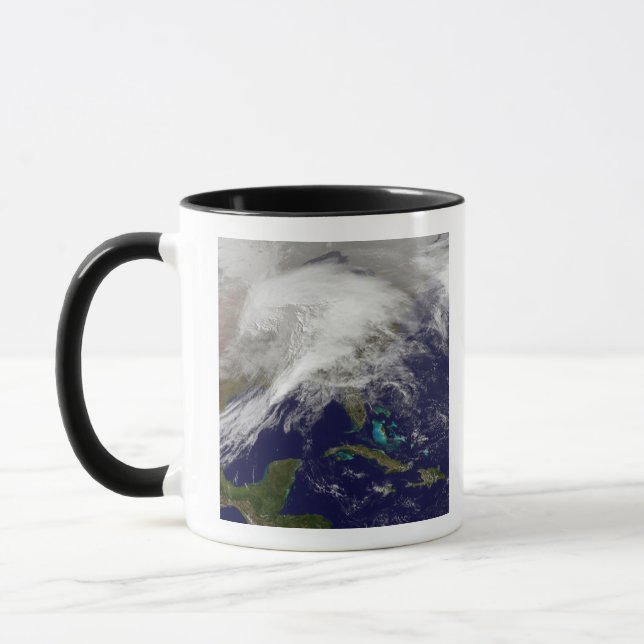 Caneca Vista por satélite de uma enorme tempestade de inv (Esquerda)