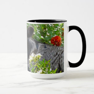 Caneca Vitela do bebê nas flores