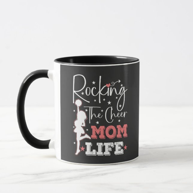 Caneca Vivendo a Vida de Mãe de Torcedora Engraçada Torce (Esquerda)