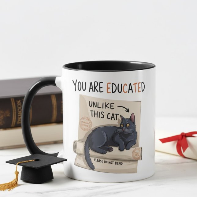 Caneca Você É Educado Diferente Deste Gato Formatura Dive (Criador carregado)