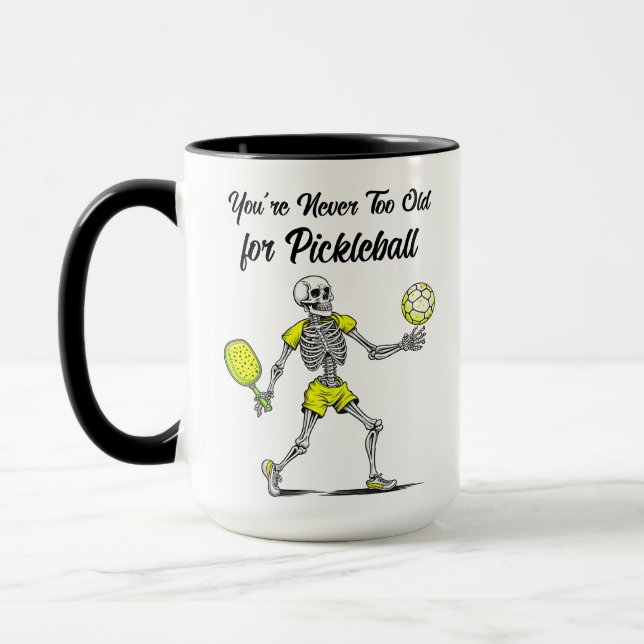Caneca Você nunca é muito velho para o Pickleball (Esquerda)