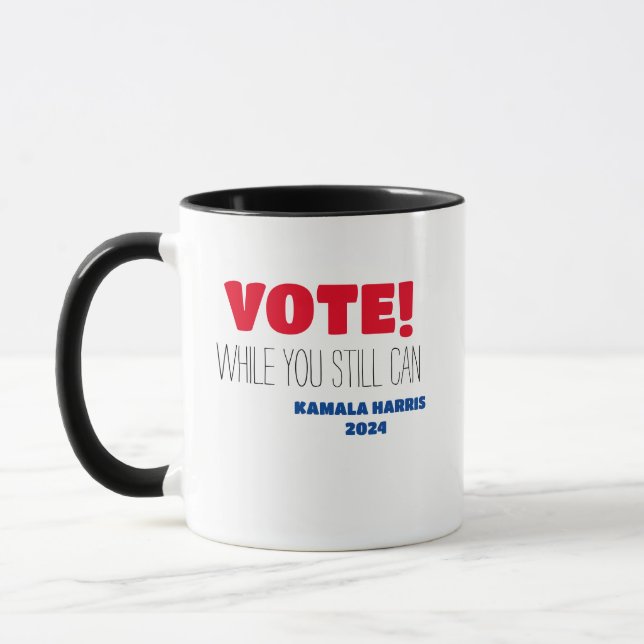 Caneca VOTE! Enquanto Você Ainda Pode  Kamala Harris 2024 (Esquerda)