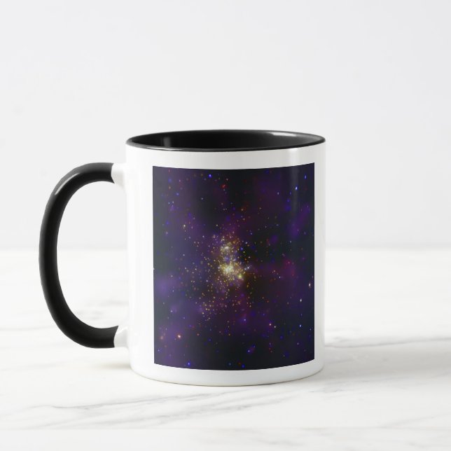 Caneca Westerlund 2, um aglomerado de estrelas jovens (Esquerda)