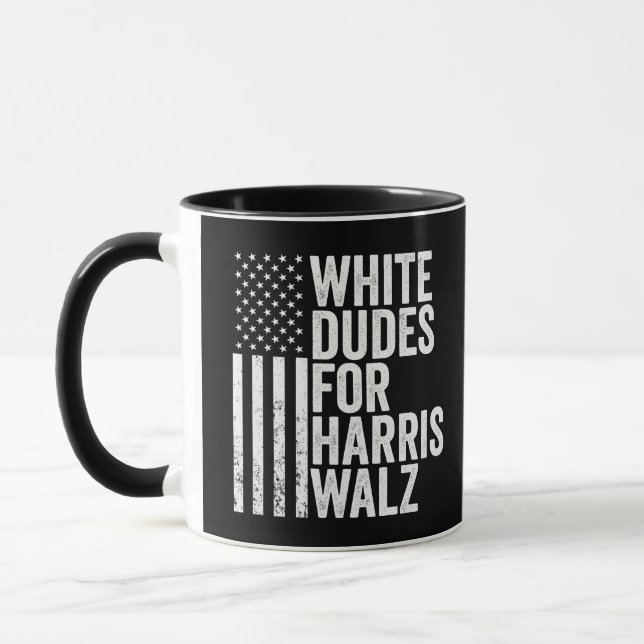 Caneca White Dudes Para Harris Walz American Flag Electio (Esquerda)