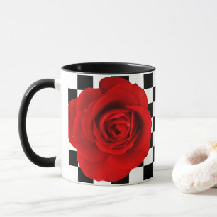 Caneca Xeque-mate Rosa elegante rosa em um checkback
