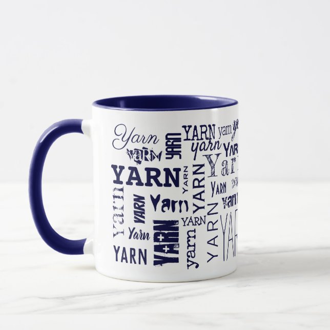Caneca YARN! Tipografia Blue Knitting Crochet  (Esquerda)