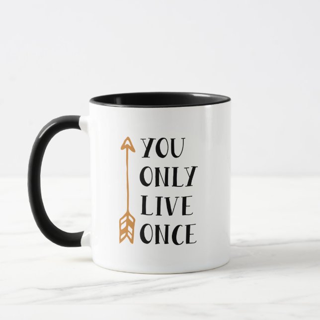 Caneca You Only Live Once – YOLO Arrow Design for T-Shirt (Esquerda)
