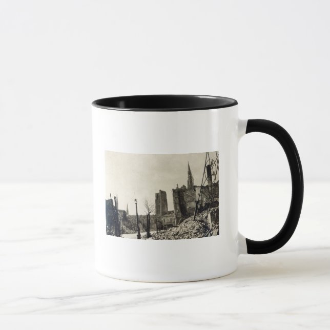 Caneca Ypres de Rua de Ville, em junho de 1915 (Direita)