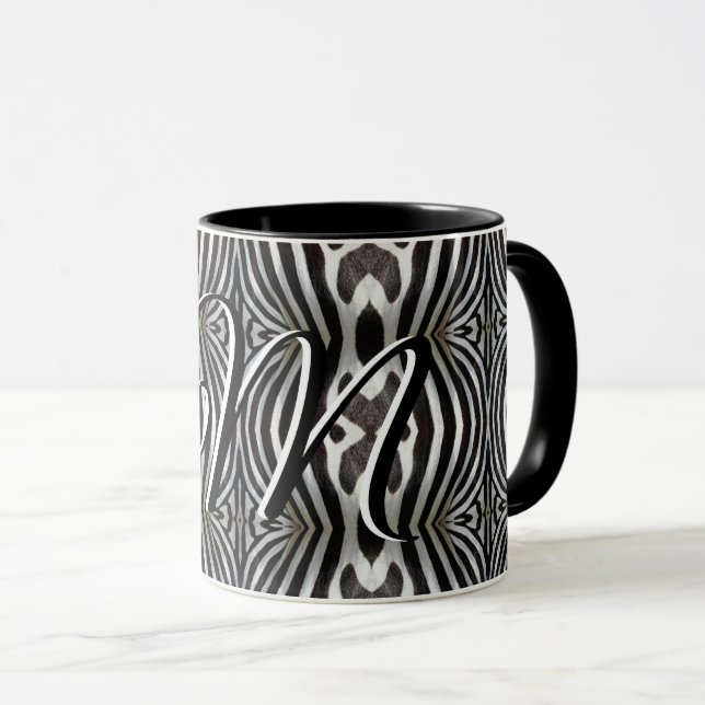 Caneca Zebra Strips Monograma em Preto e Branco (Frente Esquerda)