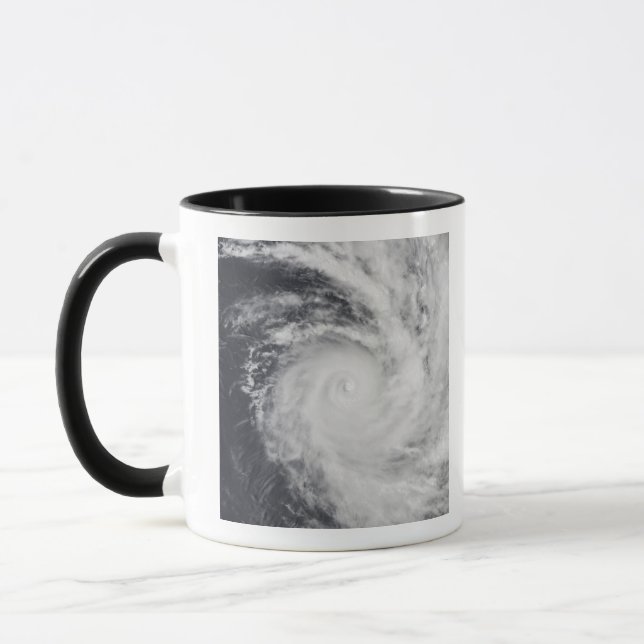 Caneca Zoe do Ciclone no Oceano Pacífico Sul (Esquerda)