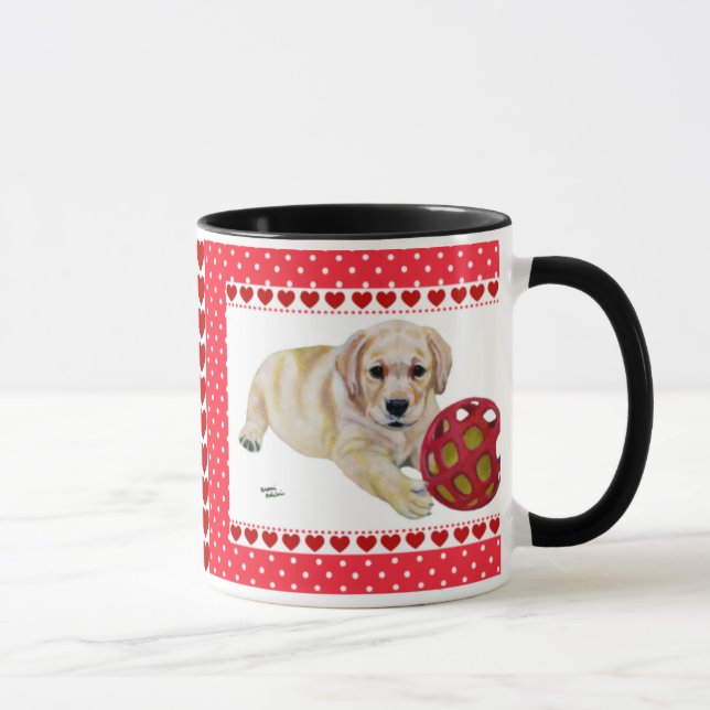 Canecas amarelas do filhote de cachorro de (Direita)