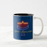 Canecas & copos felizes de café de Chanukah<br><div class="desc">Comemore Chanukah com este grupo impressionante do design gráfico do menorah contra um fundo azul escuro para sublinhar as velas iluminadas. Este produto é customizável, permitindo que você adicionem-lhe o fraseio, as imagens e/ou seu logotipo. Sinta livre igualmente ao re-size, reposicione ou mesmo substitua a imagem do modelo com um...</div>