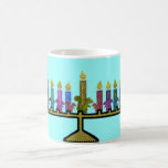 Canecas de Hannukah Menorah dos esquilos<br><div class="desc">Ilustração gráfica do menorah colorido de Hannukah do design do esquilo.  Comemore todas as noites deste feriado com esta caneca original.  Ideia do presente do divertimento para amigos ou família!</div>